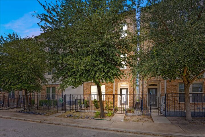 Property Photo:  707 Schwartz Street  TX 77020 