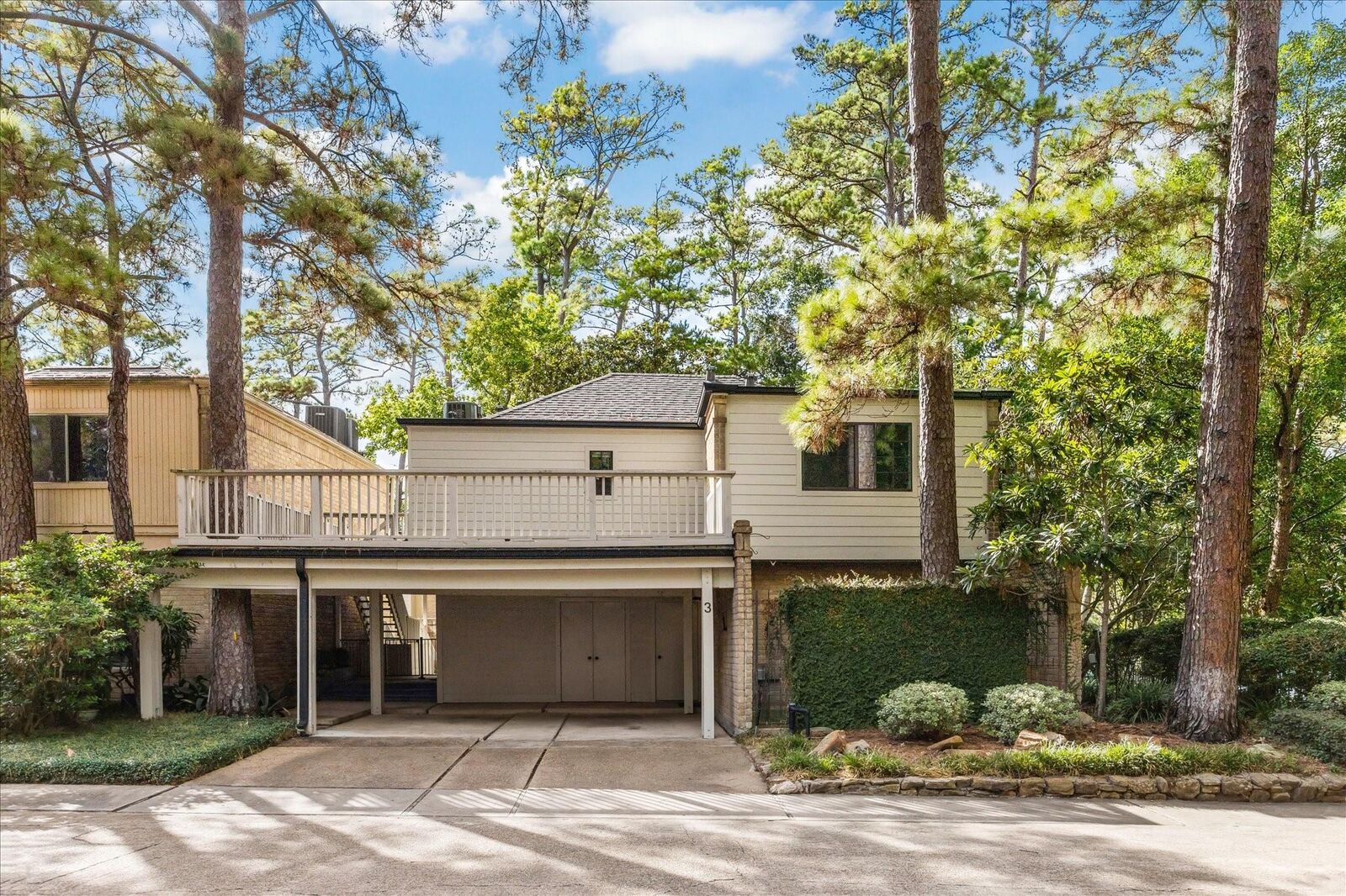 Property Photo: 201 Vanderpool Lane 3 TX 77024