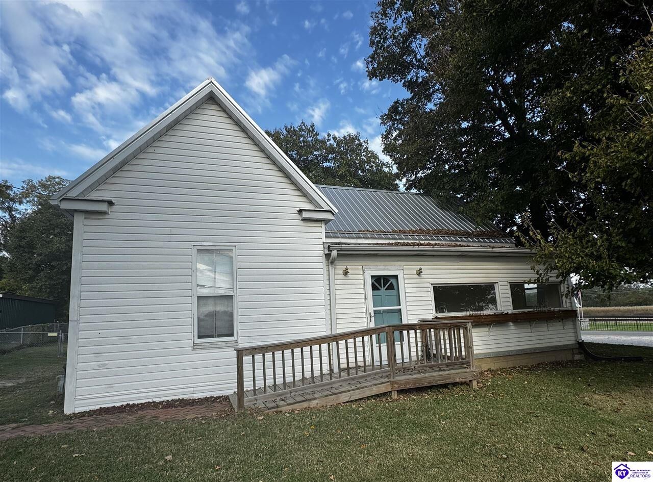Property Photo: 230 N Woodlawn Avenue KY 40146