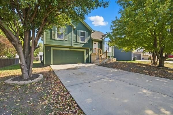 Property Photo:  627 N Poplar Street  KS 66030