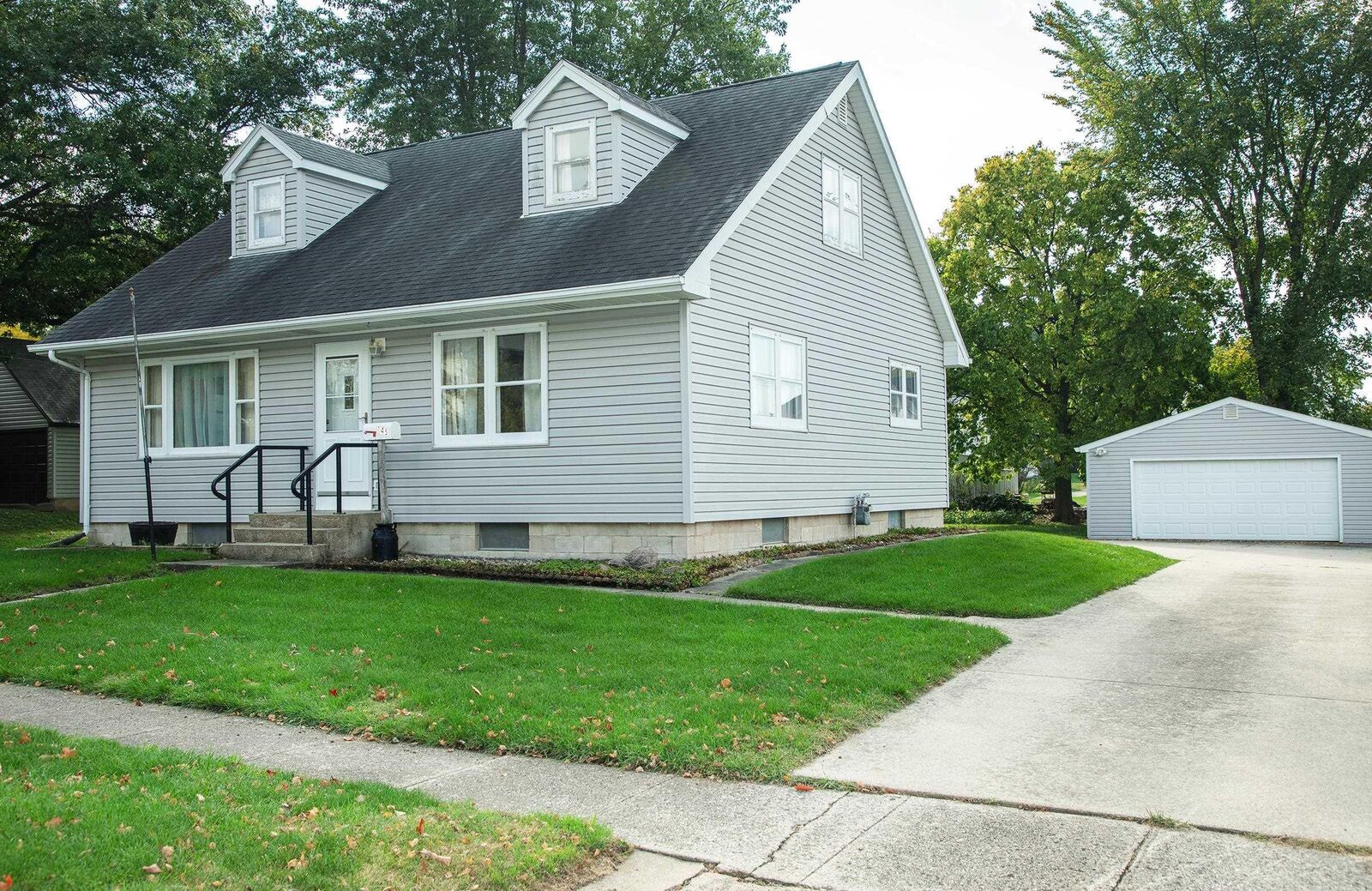 Property Photo:  145 E Franklin Street  IA 50622 