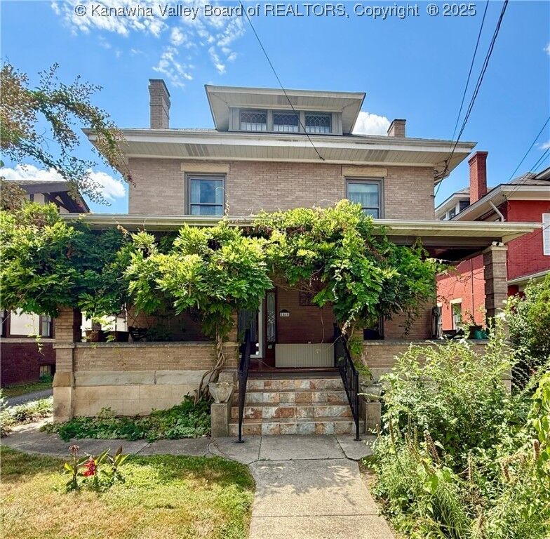 Property Photo: 1565 Quarrier Street WV 25311