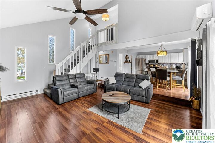 Property Photo: 1379 Winding Way PA 18466