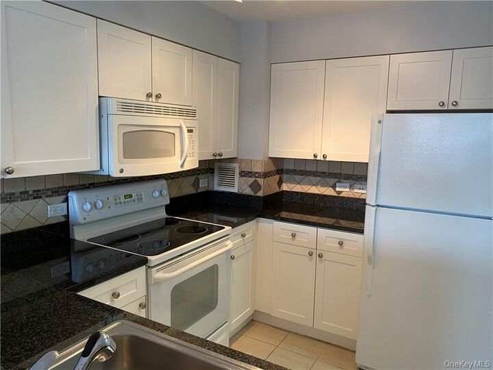 Property Photo: 300 Mamaroneck Avenue 617 NY 10605