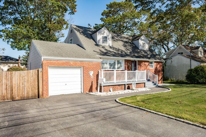 Property Photo: 480 N Greene Avenue NY 11757