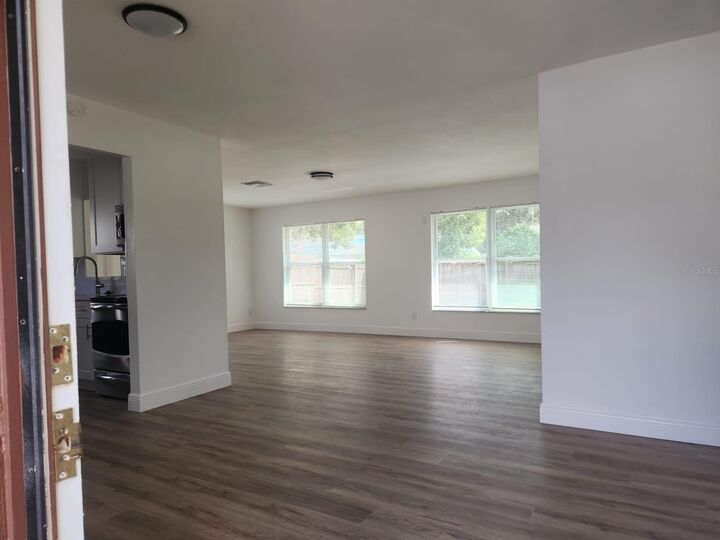 Property Photo: 2101 La Due Court FL 32811