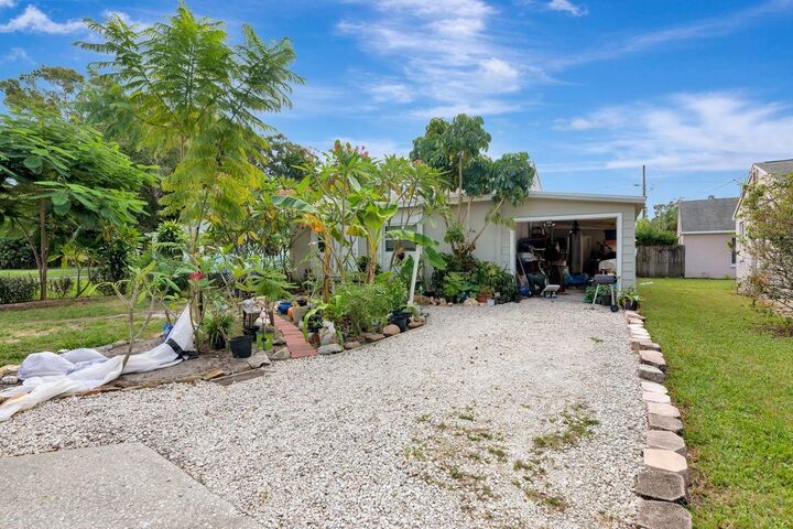 Property Photo: 3278 56th Avenue N FL 33714