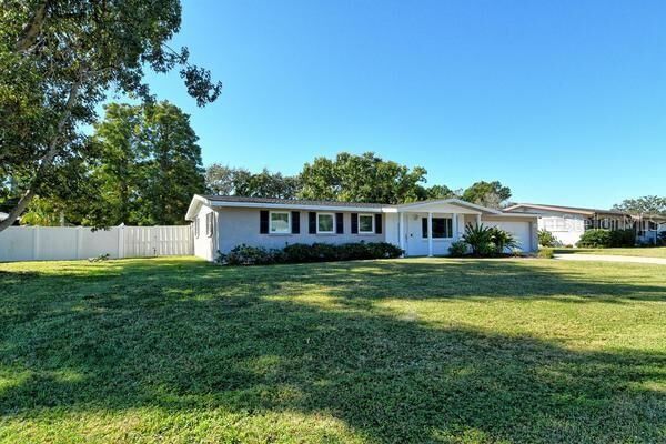 Property Photo: 4503 22nd Avenue W FL 34209