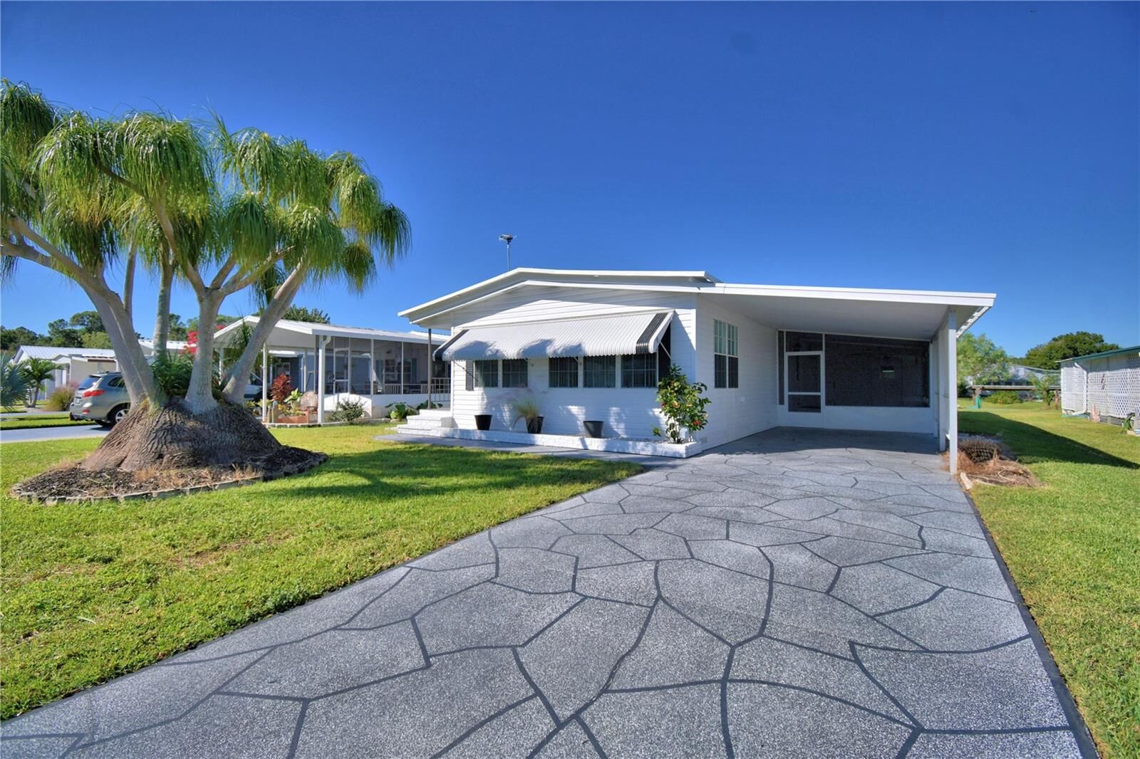 Property Photo: 160 Bonnie Drive FL 33823