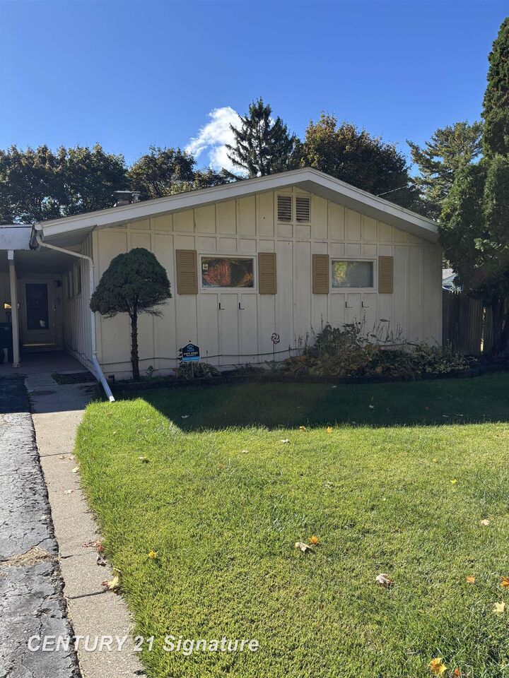 Property Photo:  1727 Briarwood Drive  MI 48507 