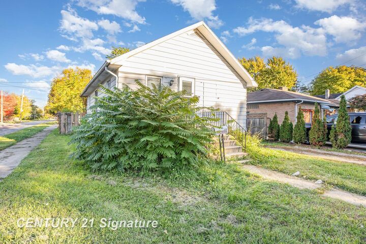 Property Photo: 2292 Bay Street MI 48602