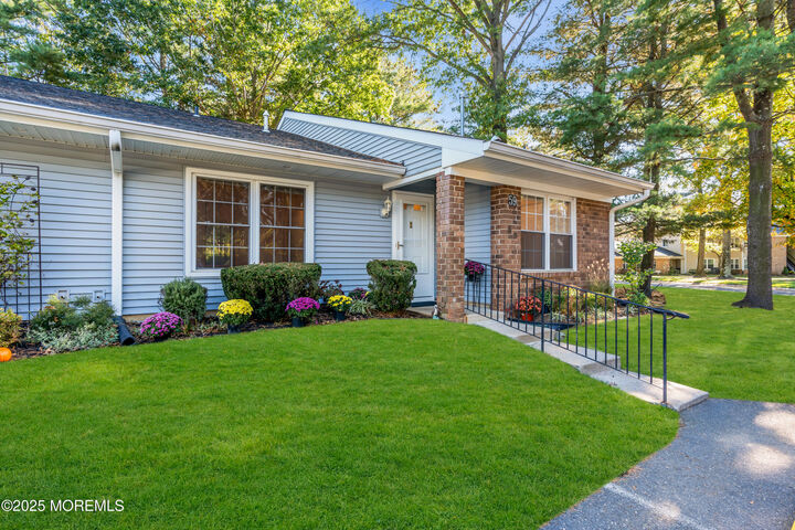 Property Photo:  59 Boxwood Terrace  NJ 07701 