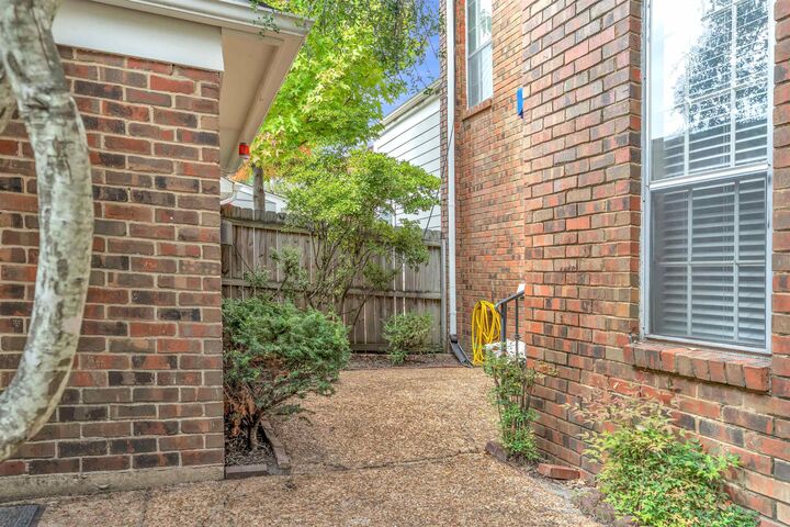 Property Photo: 6942 Amberly Rd 6942 TN 38119