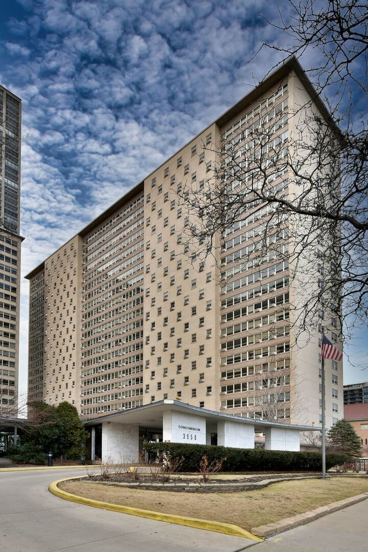 Property Photo: 3950 N Lake Shore Drive 1202 IL 60613