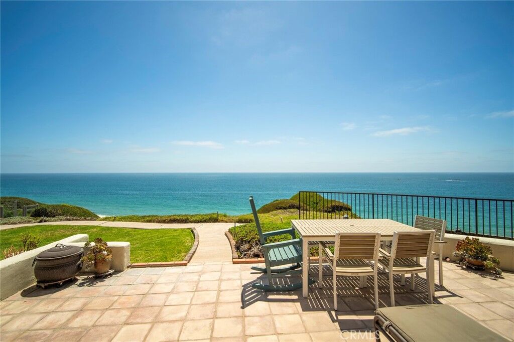 Property Photo: 257 Avenida Lobeiro E CA 92672