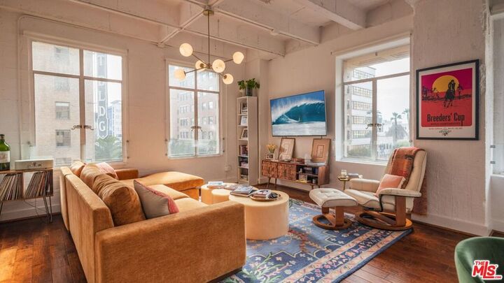 Property Photo: 6253 Hollywood Boulevard 402 CA 90028