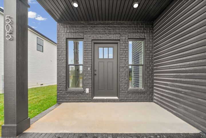 Property Photo:  2 Charleston Cove Way  TN 37043 