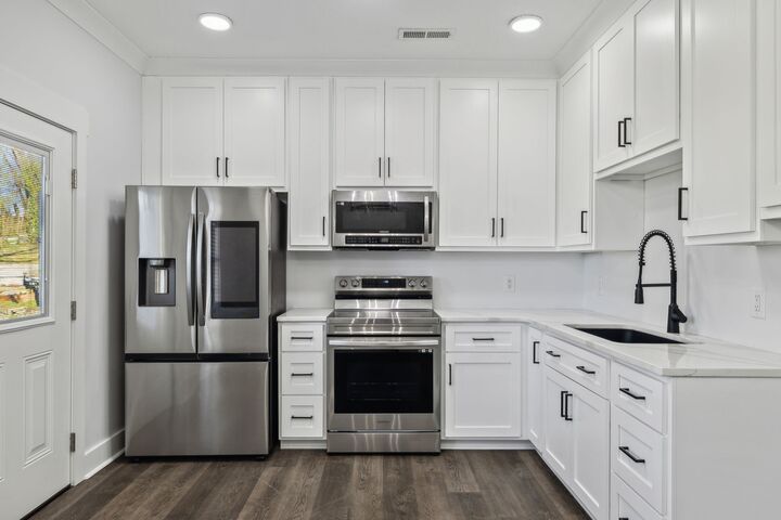Property Photo:  412 W 13th St  TN 38401