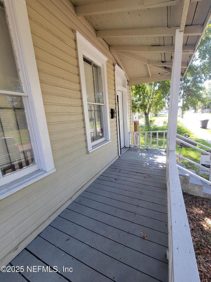 Property Photo:  1327 Cleveland Street  FL 32209