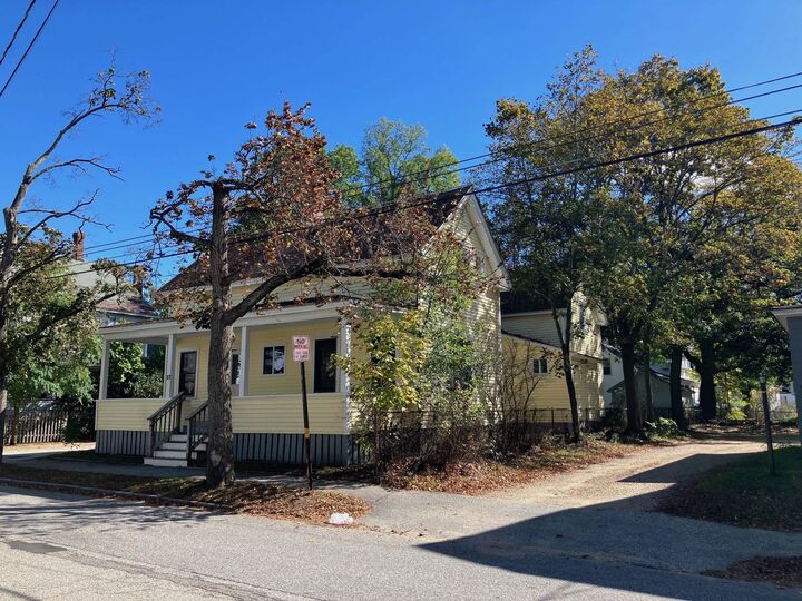 Property Photo:  37 Thorndike Street  NH 03301 