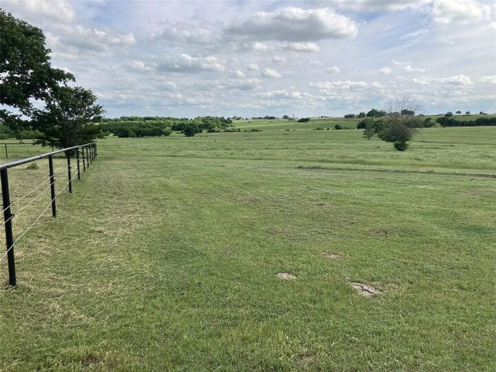 Property Photo: 1332 County Road 423 TX 76252