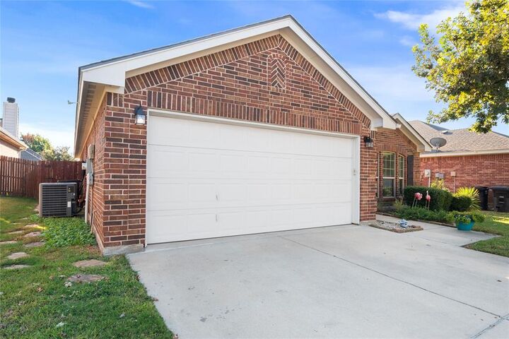 Property Photo: 8204 Mule Deer Run TX 76179
