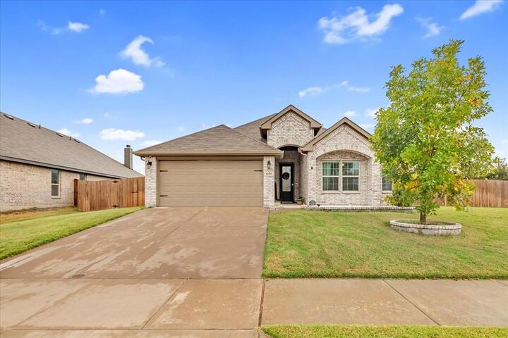 Property Photo: 1200 Queens Brook Lane TX 76140