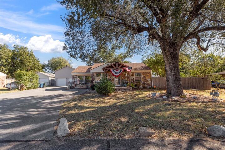 Property Photo:  412 S Fox Drive  OK 73110