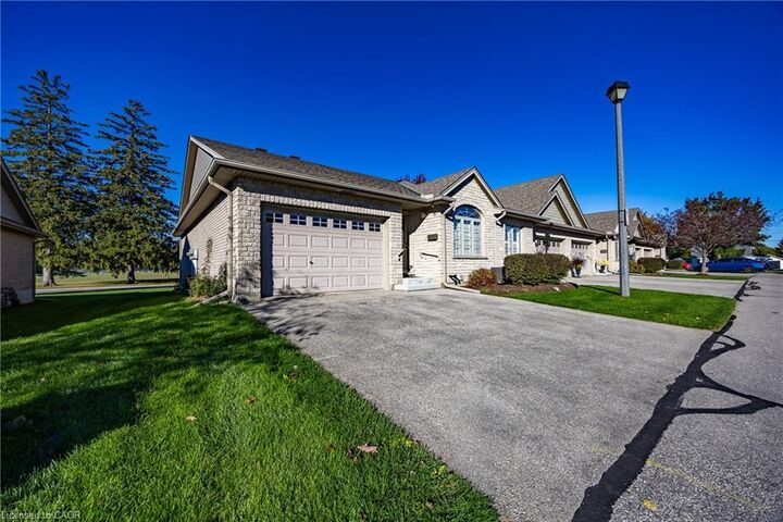 Property Photo: 510 Queensway W 5 ON N3Y 4R4