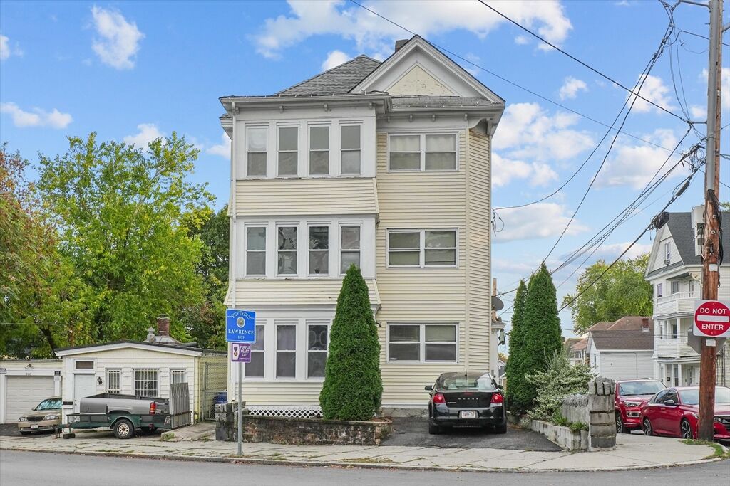 Property Photo:  364 Lawrence St  MA 01841 