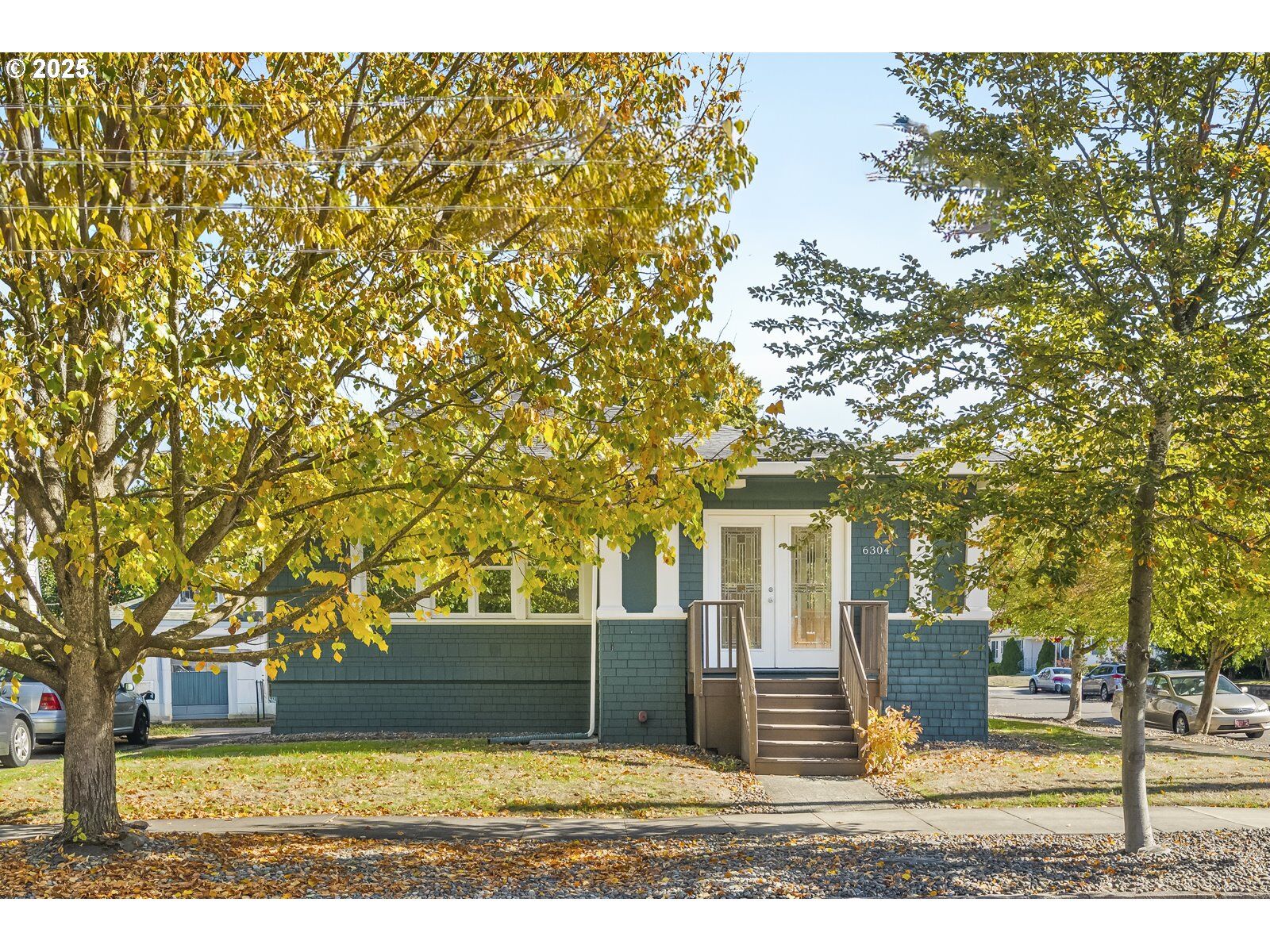 Property Photo:  6304 N Burrage Ave  OR 97217