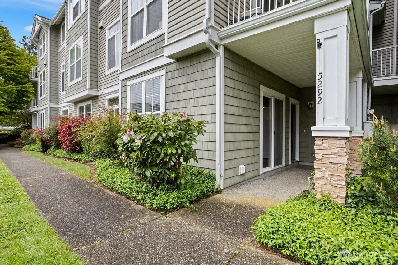 Property Photo: 5292 236th Place SE 24-1 WA 98029