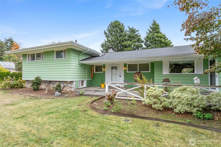 Property Photo:  2434  Spruce Street  WA 98225 