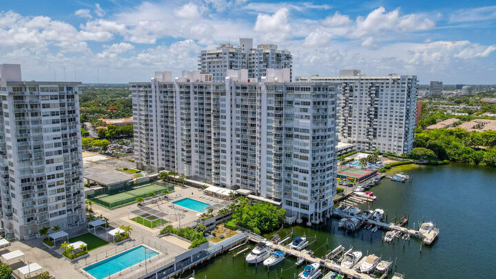 Property Photo: 18051 Biscayne Boulevard 1104 FL 33160