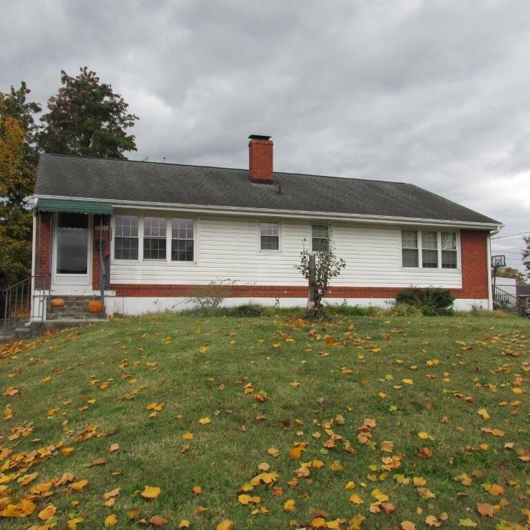 Property Photo:  5608/5610 Malvern Rd  VA 24012 