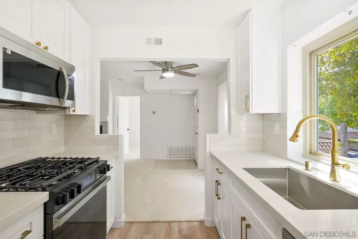Property Photo: 10668 Dabney Dr 122 CA 92126