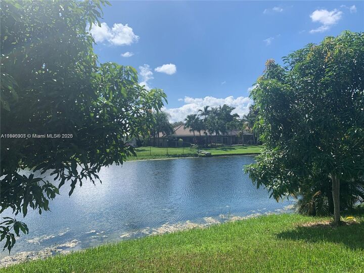 Property Photo: 2917 Myrtle Oak Cir FL 33328
