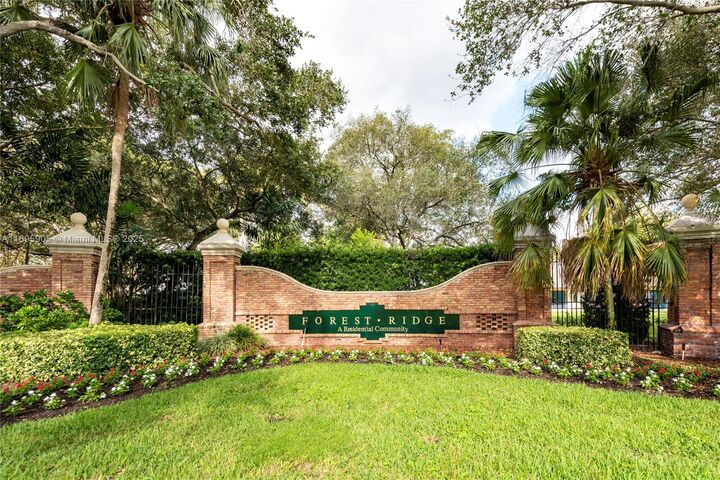 Property Photo:  2917 Myrtle Oak Cir  FL 33328 