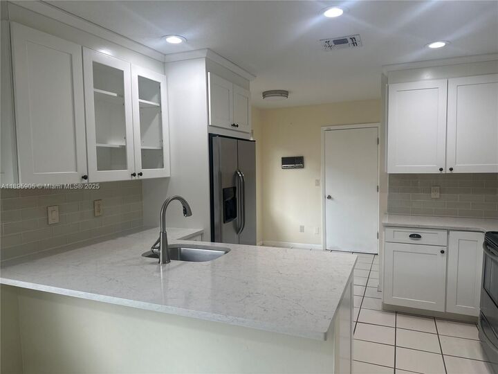Property Photo:  2917 Myrtle Oak Cir  FL 33328 