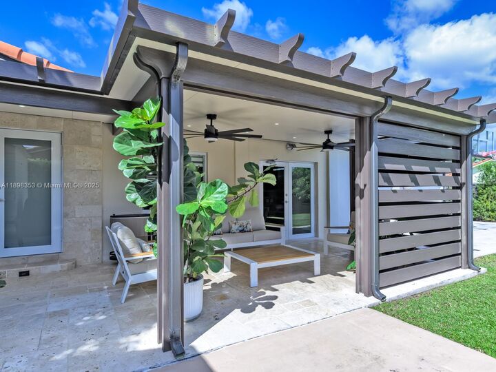 Property Photo: 3809 SW 142nd Ave FL 33175