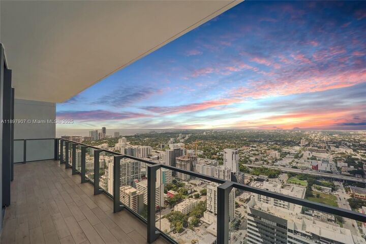 Property Photo: 88 SW 7th St 3910 FL 33130