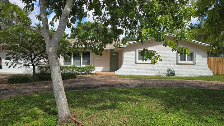 Property Photo:  10533 SW 114th St  FL 33176 