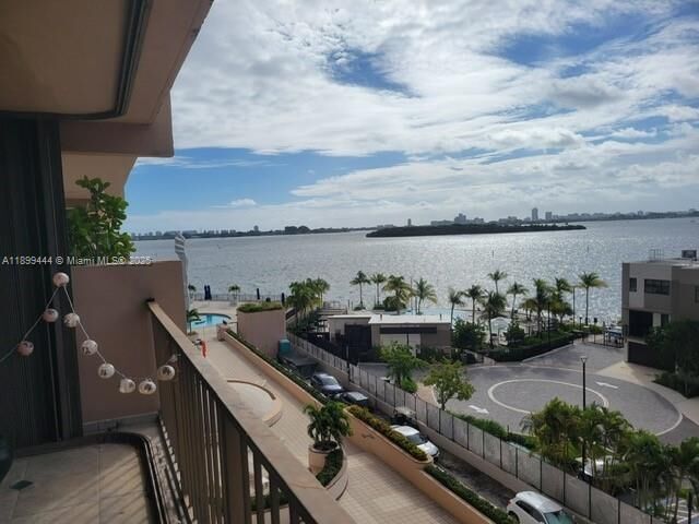 Property Photo: 1800 NE 114th St 607 FL 33181