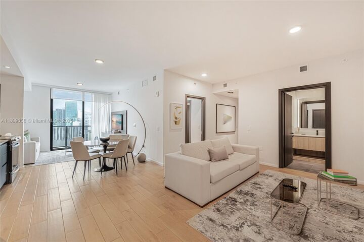 Property Photo:  398 NE 5th St 3017  FL 33132 
