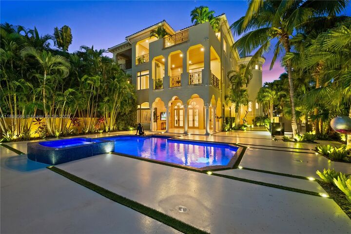1530 Island Blvd  Aventura FL 33160 photo