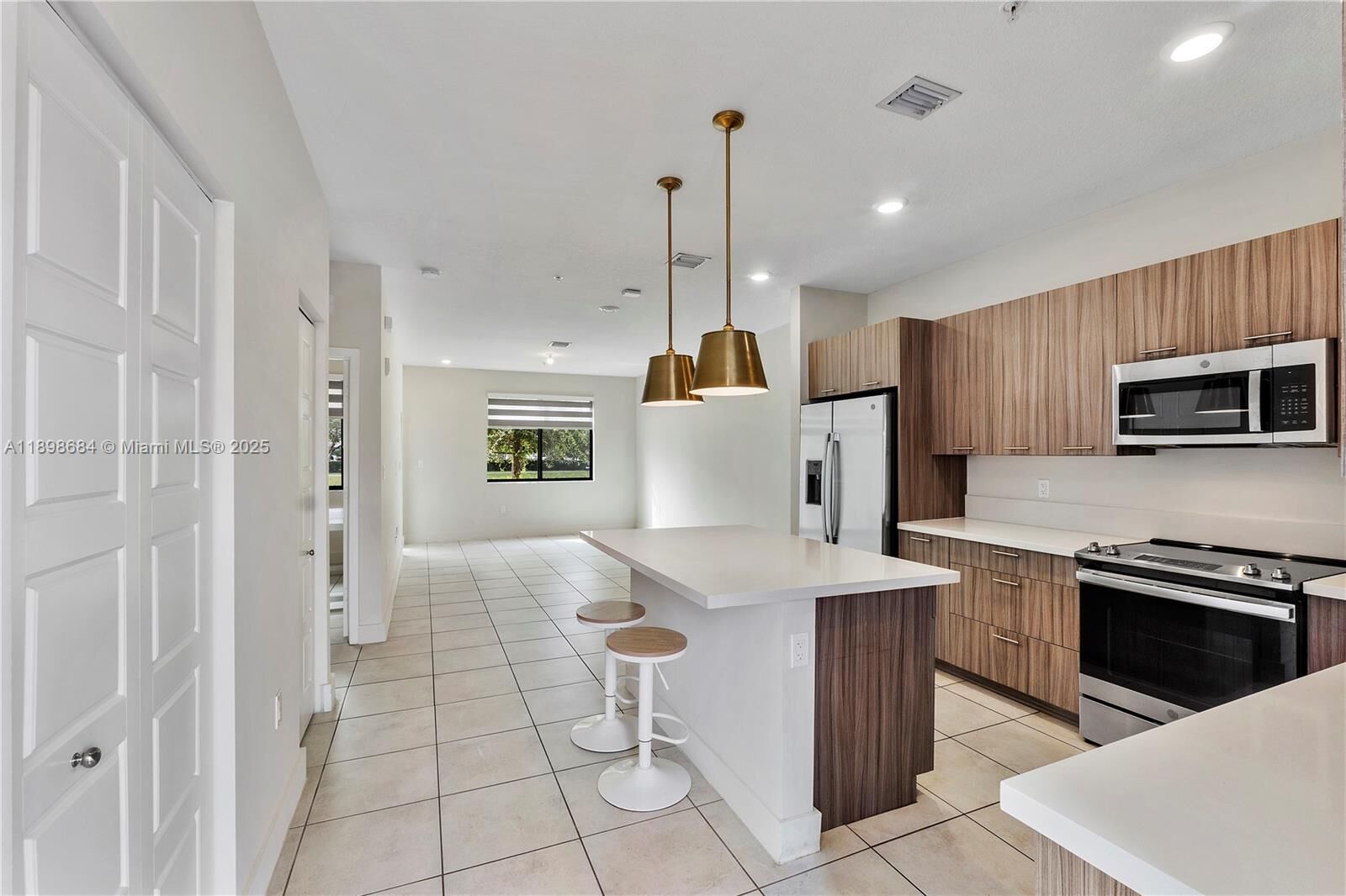 Property Photo: 8301 NW 41st St B-102 FL 33166