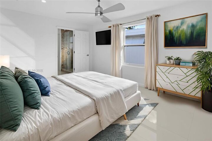 Property Photo:  1429 Rodman St  FL 33020