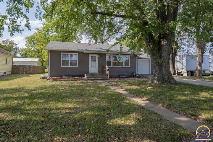 611 Pearl St  Rossville KS 66533 photo