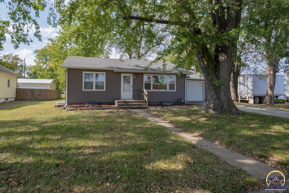 Property Photo: 611 Pearl St KS 66533