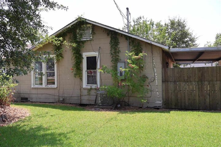 Property Photo: 2914 Warren Avenue LA 70601-0000
